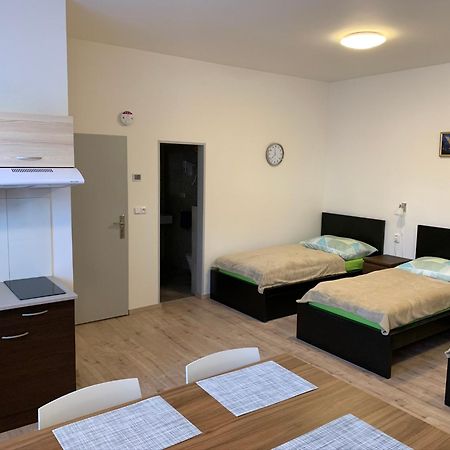 Líbeznice Apartements Studio 964 מראה חיצוני תמונה