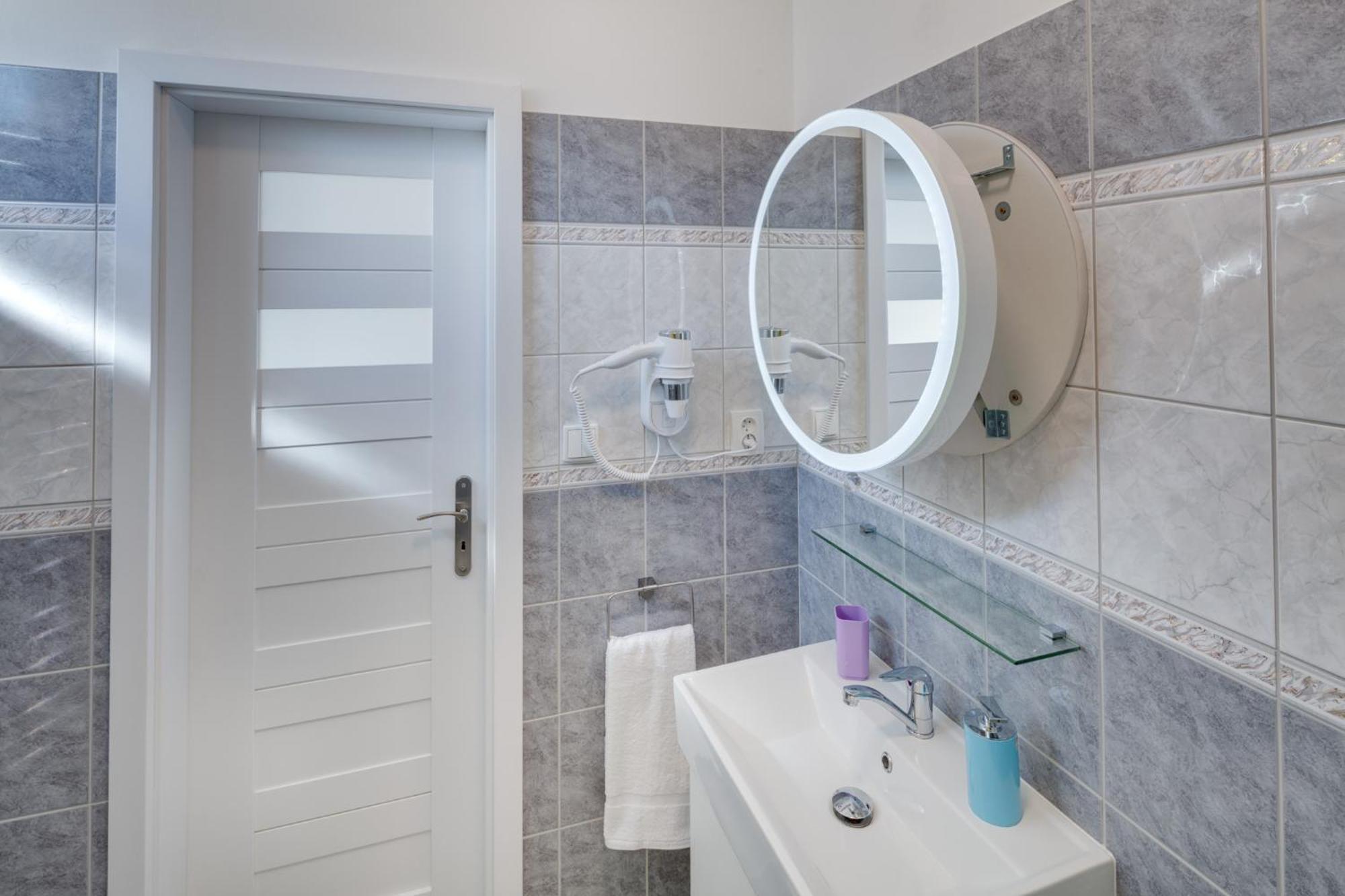 Líbeznice Apartements Studio 964 מראה חיצוני תמונה