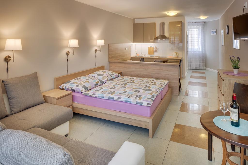 Líbeznice Apartements Studio 964 מראה חיצוני תמונה